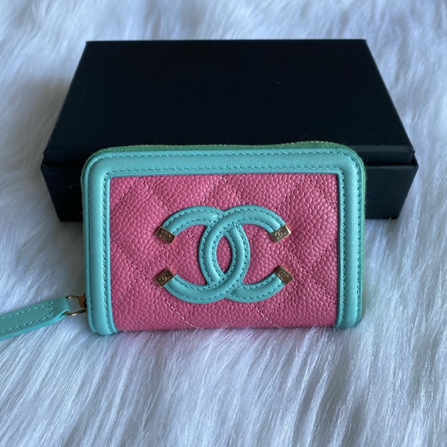 CHANEL IN LIKE NEW CONDITION FILIGREE ZIPPY COIN PURSE IN PINK AND