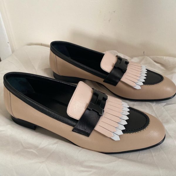 BN AUTHENTIC HERMÈS LOAFERS IN BEIGE TONES WITH BLACK AND WHITE LEATHER - Image 6