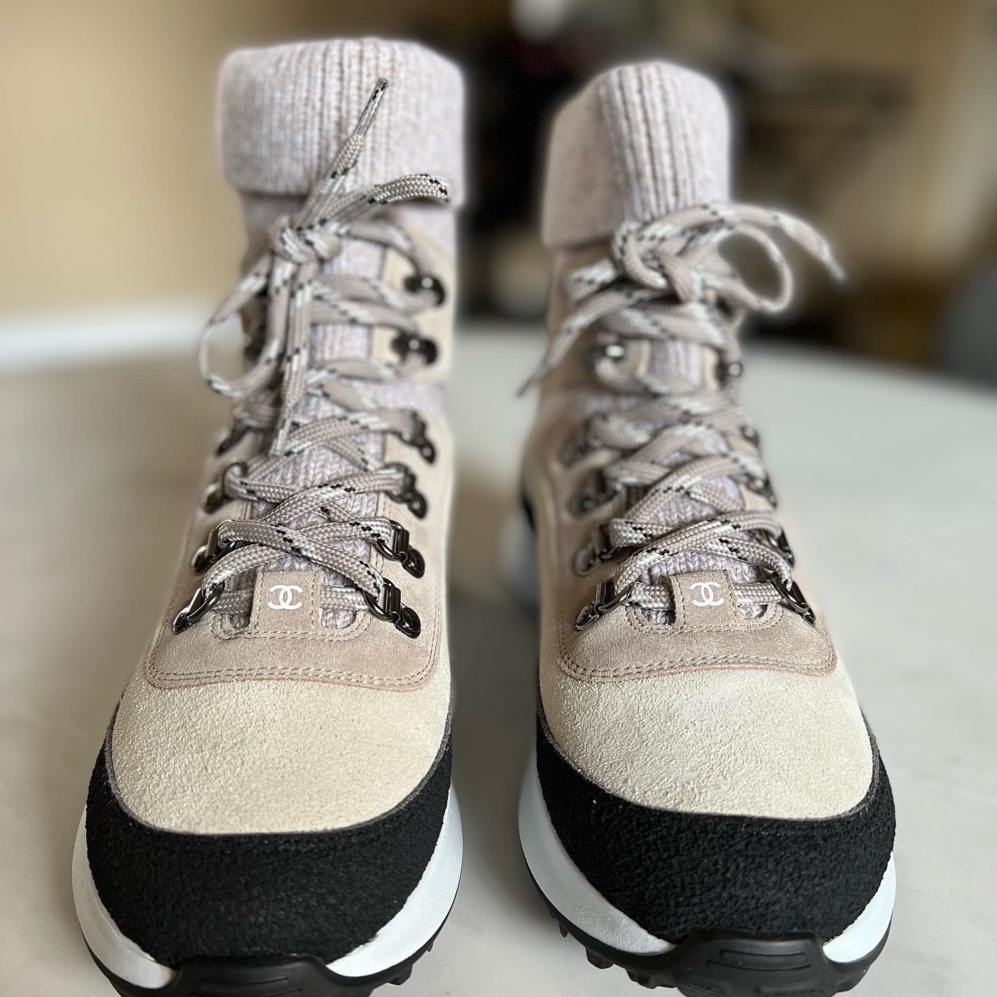 CHANEL BN SNEAKERS IN GREY/TAUPE SUEDE – Mi Reyna Fashion Lover