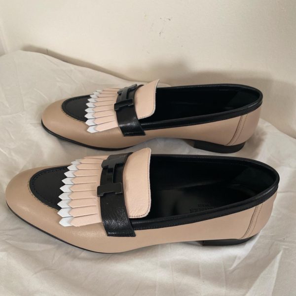 BN AUTHENTIC HERMÈS LOAFERS IN BEIGE TONES WITH BLACK AND WHITE LEATHER - Image 5