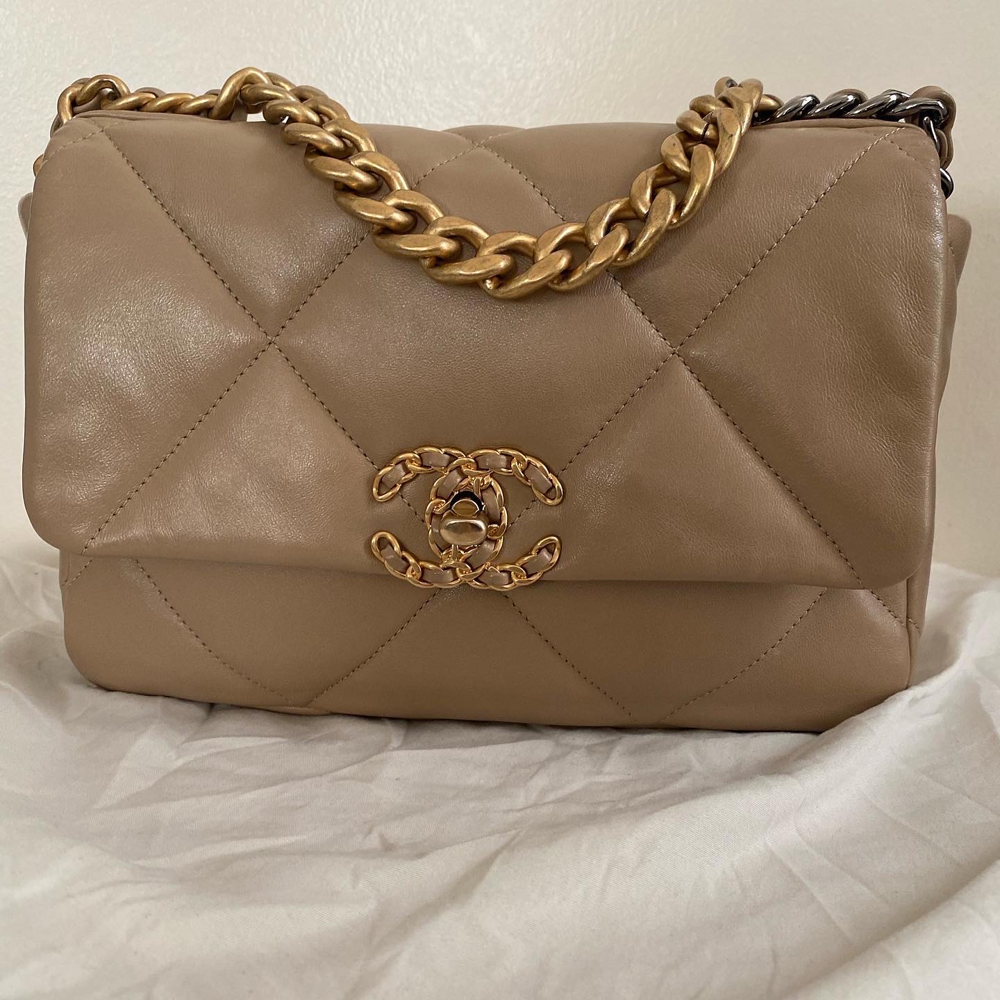 IN EXCELLENT CONDITION AUTHENTIC CHANEL 19 SMALL IN DARK BEIGE