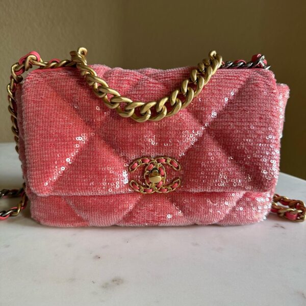 IN LIKE NEW CONDITION AUTHENTIC CHANEL 19 SMALL SEQUINS CORAL W MIXED HW