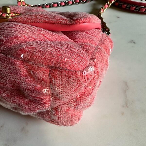 IN LIKE NEW CONDITION AUTHENTIC CHANEL 19 SMALL SEQUINS CORAL W MIXED HW - Image 7