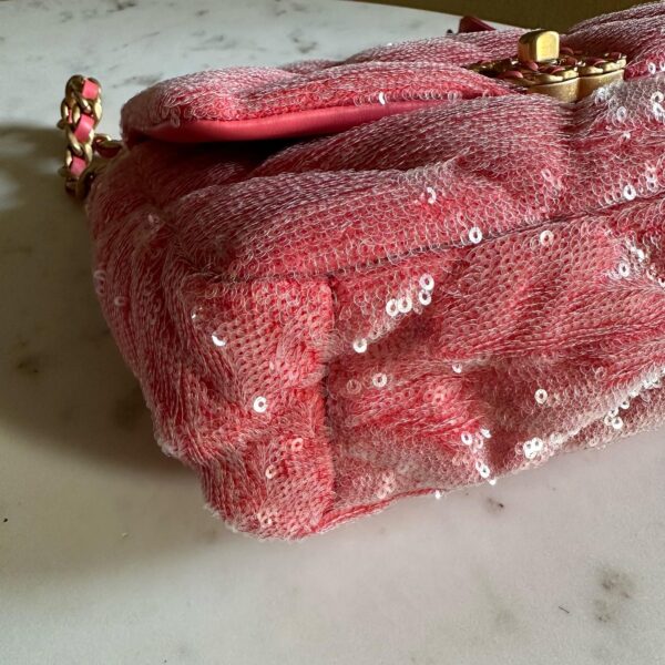 IN LIKE NEW CONDITION AUTHENTIC CHANEL 19 SMALL SEQUINS CORAL W MIXED HW - Image 6